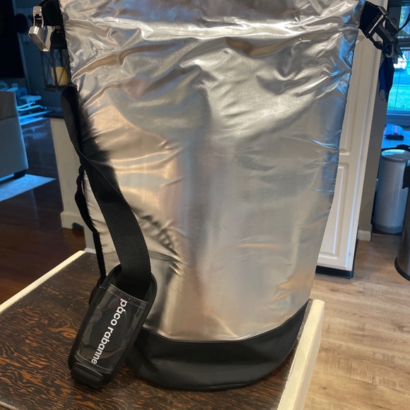 Paco Rabanne Invictus Dry Bag - Picture 2 of 9